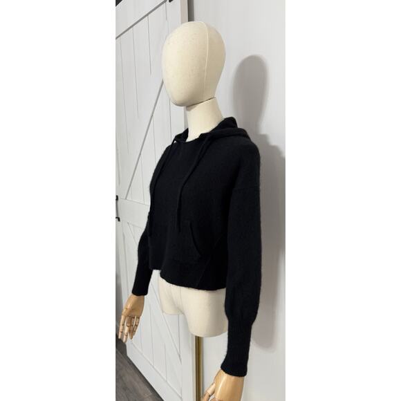 Le Ore Women’s Size S Black Cashmere Cropped Hooded Pullover Sweater Pockets - Picture 2 of 7